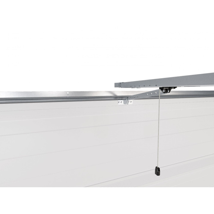 Brama garażowa segmentowa UniTherm - panel gładki, bez przetłoczeń. Sterowanie automatyczne METRO Smart io.