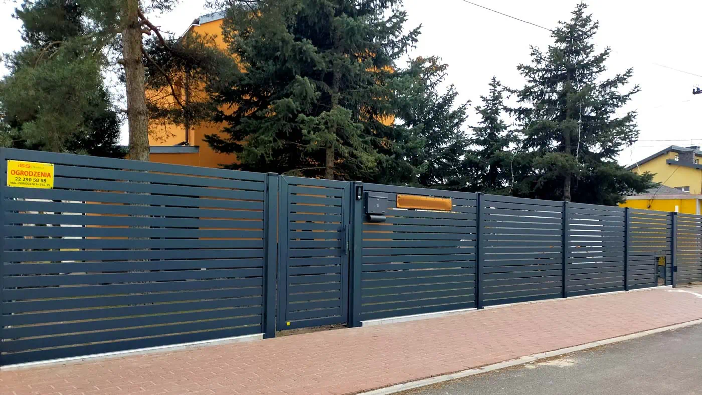 Antracytowa brama, furtka i przęsła ogrodzeniowe Konsport